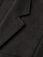 Blazer Desestruturado na cor chumbo, detalhe da gola