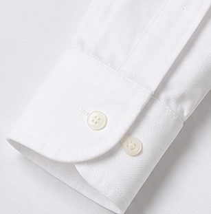 Camisa Oxford Essencial na cor branco, detalhe do punho