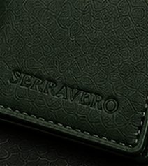Carteira Slim Couro na cor verde floresta, detalhe: outro