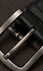 Cinto Couro Clássico na cor preto, detalhe: outro