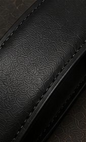 Cinto Couro Clássico na cor preto, detalhe do tecido