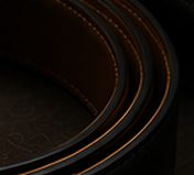 Cinto Couro Reversível na cor preto/caramelo, detalhe: outro