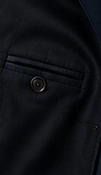 Costume Executivo na cor marinho, detalhe do bolso