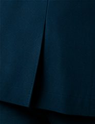 Costume Signature na cor azul petróleo, detalhe: outro