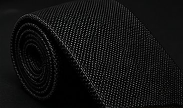 Gravata Seda Texturizada na cor preto, detalhe: outro