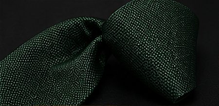 Gravata Seda Texturizada na cor verde floresta, detalhe: outro