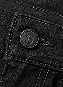 Jeans Dark Premium na cor grafite, detalhe do botão