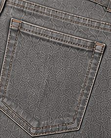 Jeans Vintage Clean na cor cinza lavado, detalhe do bolso