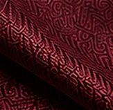 Lenço Signature na cor bordô, detalhe do tecido