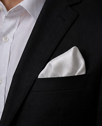 Lenço Signature na cor branco, detalhe: outro