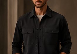 Overshirt Estruturada na cor chumbo, detalhe: outro