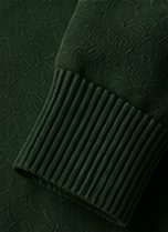 Tricô Gola Polo na cor verde floresta, detalhe do punho